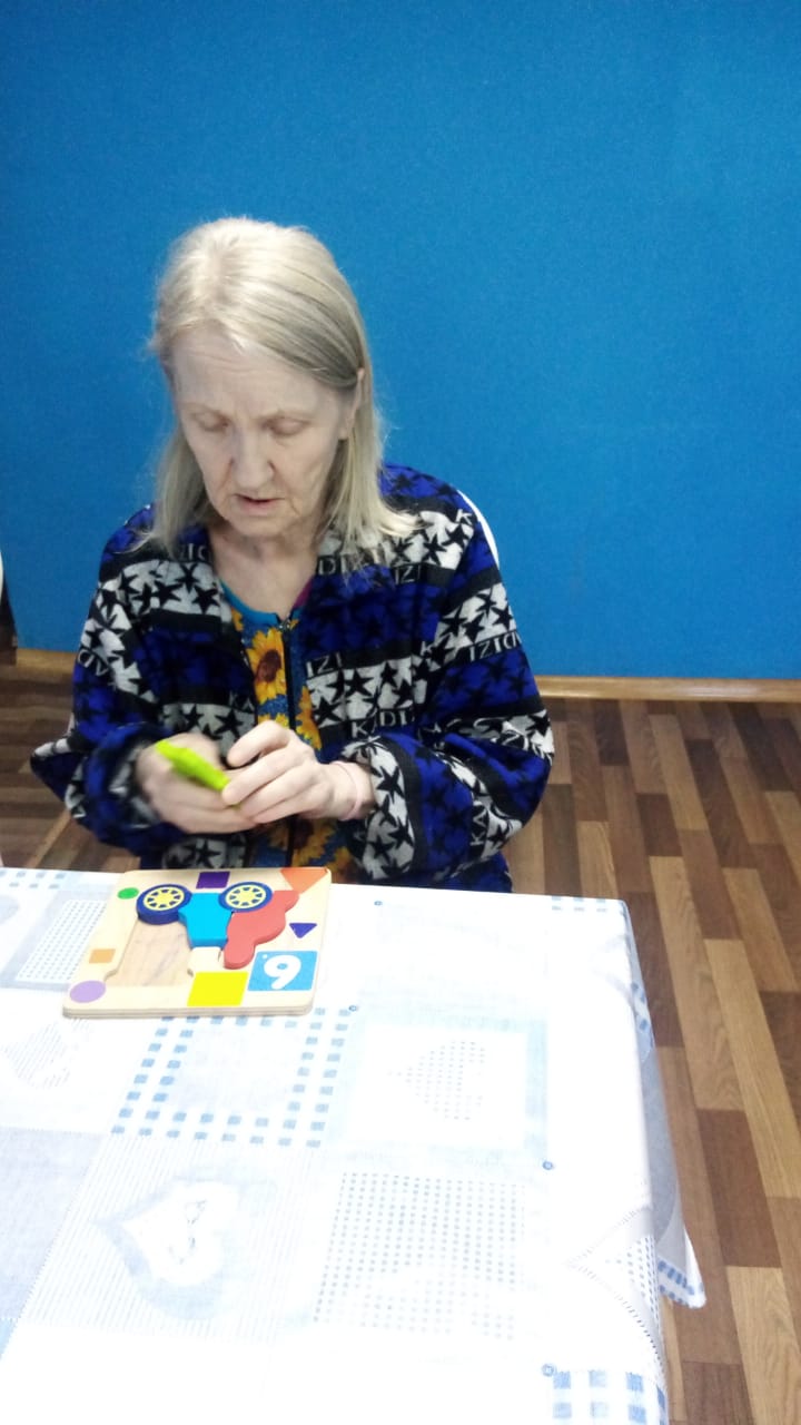 Дом престарелых в Красноярске: Уроки рисования в нашем Пансионате Для Пожилых В Красноярске (Март, 2022)